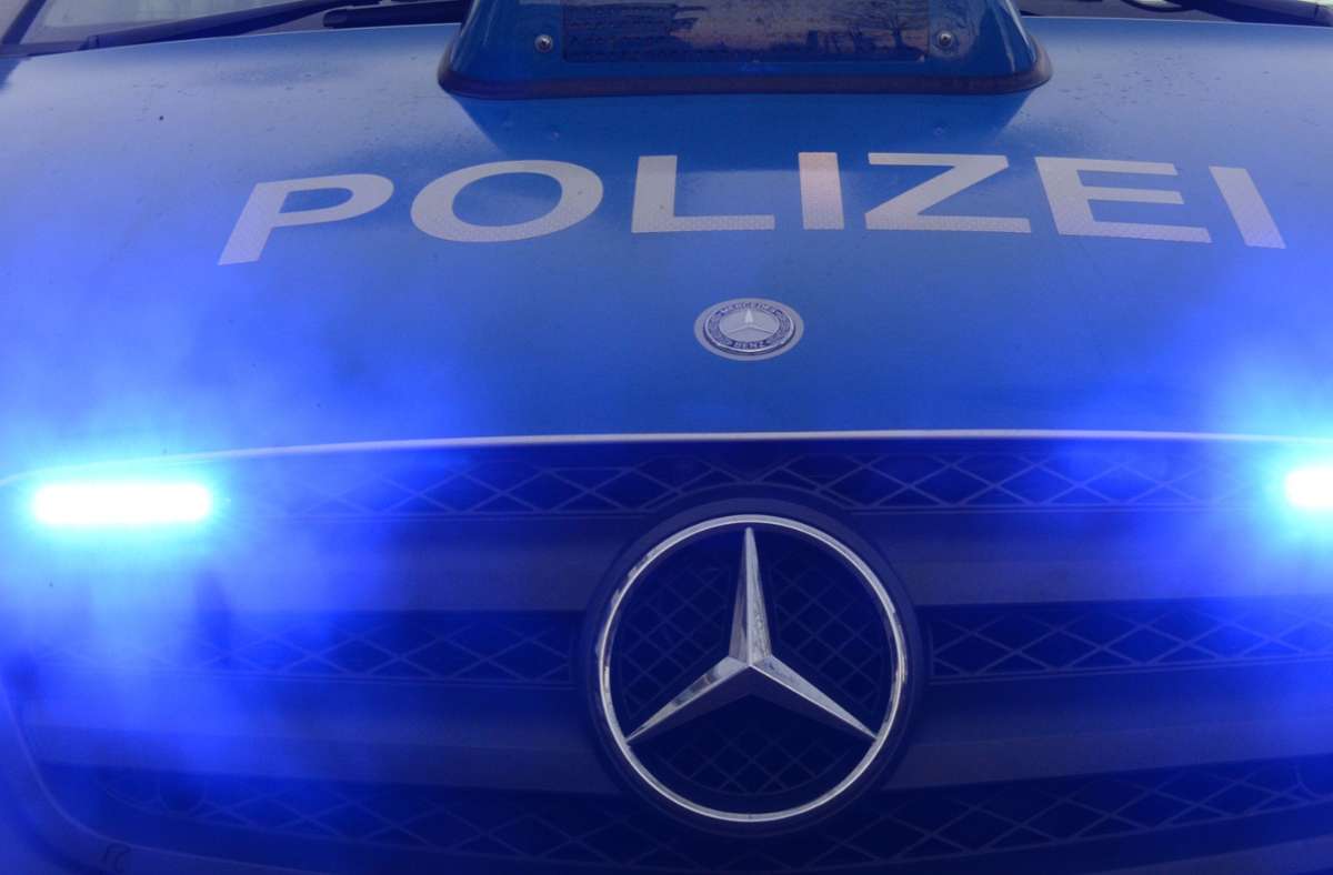 Stuttgart: Pedelec-Fahrer stürzt – Polizei sucht beteiligte Autofahrer