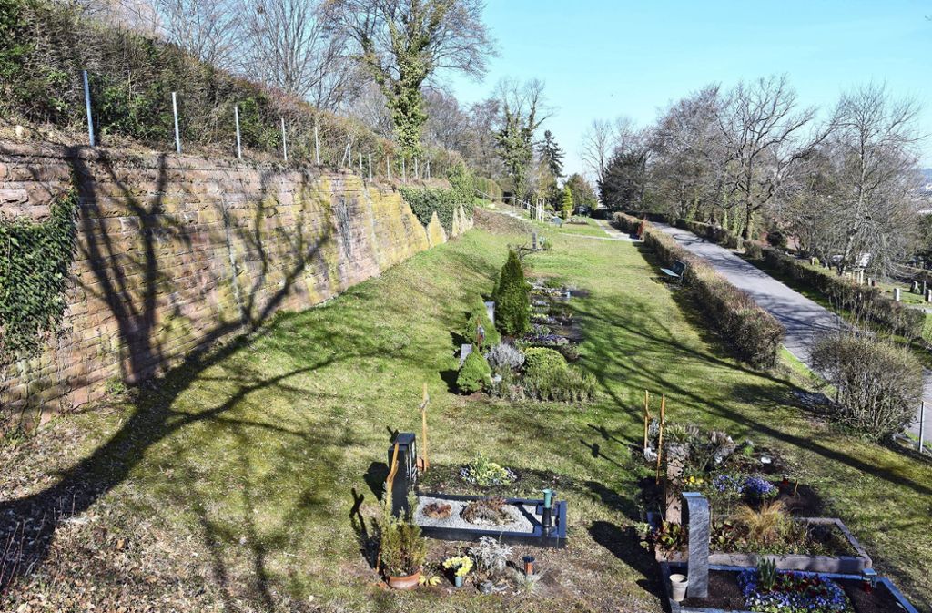 Kolumbarium an bestehender Friedhofsmauer planen: Urnenwand auf dem Wangener Friedhof gewünscht