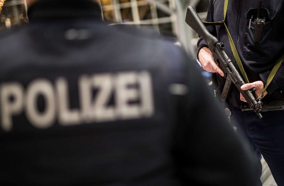 Stuttgarter Flughafen: Bundespolizei hat am ersten Ferienwochenende viel zu tun