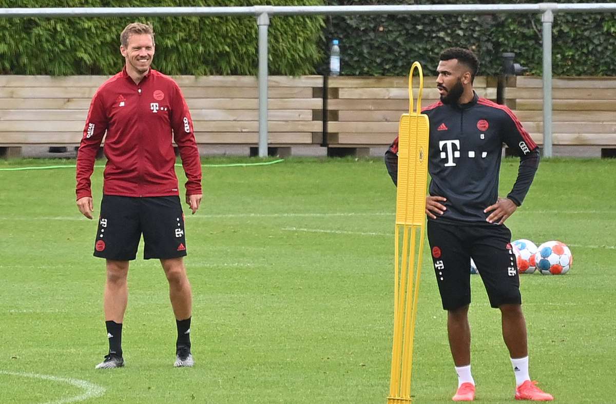 Julian Nagelsmann (links) mit  Stürmer Eric Maxim Choupo-Moting: Vom Bayern-Jäger RB Leipzig wechselte der Trainer zum deutschen Rekordmeister nach München.