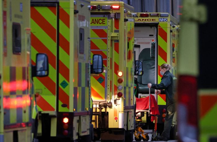Omikron-Welle in Großbritannien: Mehrere Kliniken rufen Katastrophenfall aus