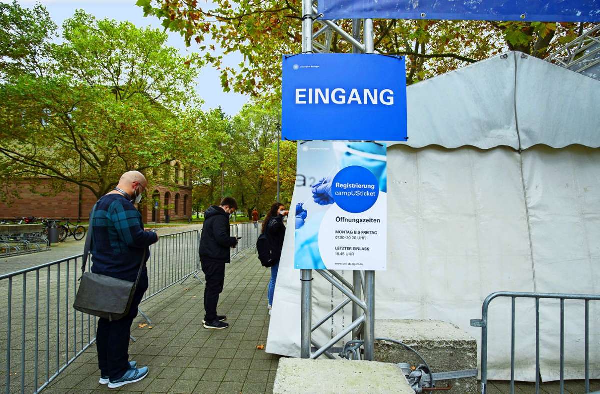 Start des Wintersemesters in Stuttgart: 3G-Scanner im Hörsaal, Ampel vor dem WC – das ist neu an der Uni
