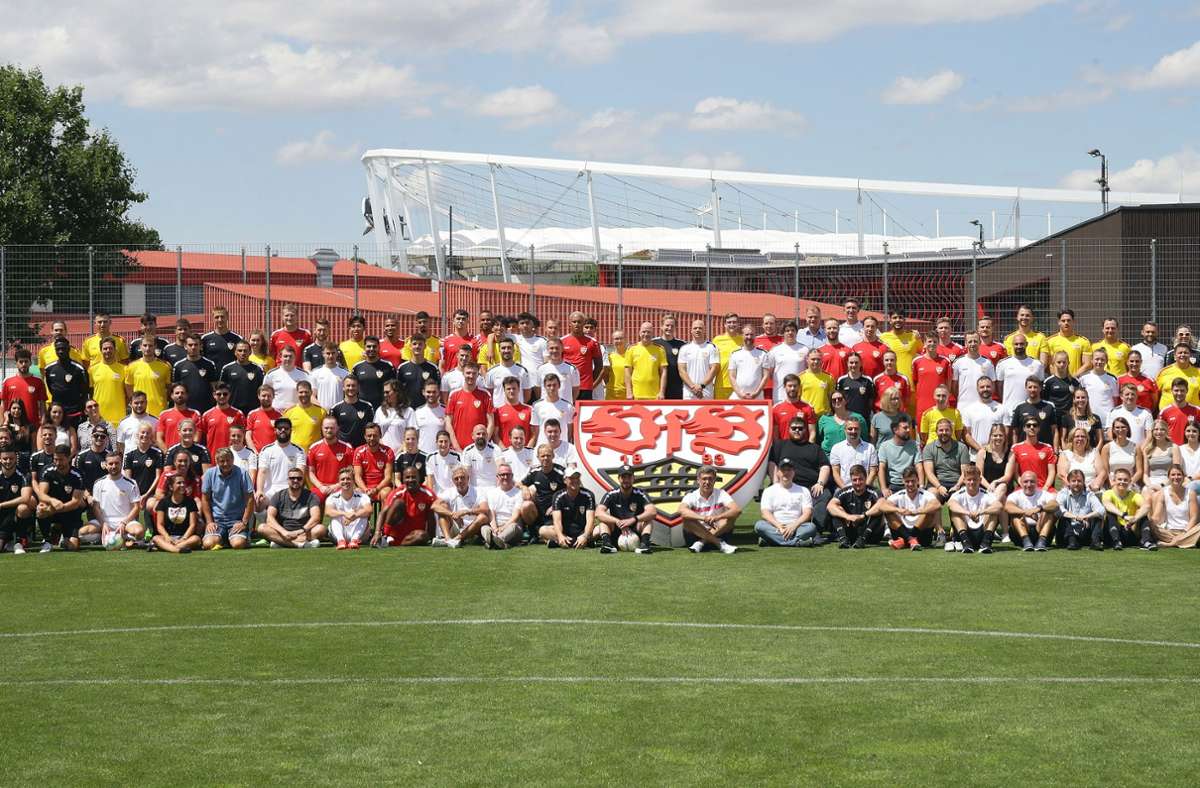 Die VfB-Belegschaft traf sich am Donnerstagnachmittag zur Kick-off-Veranstaltung. In unserer Bildergalerie haben wir einige Fotos der Veranstaltung zusammengestellt.