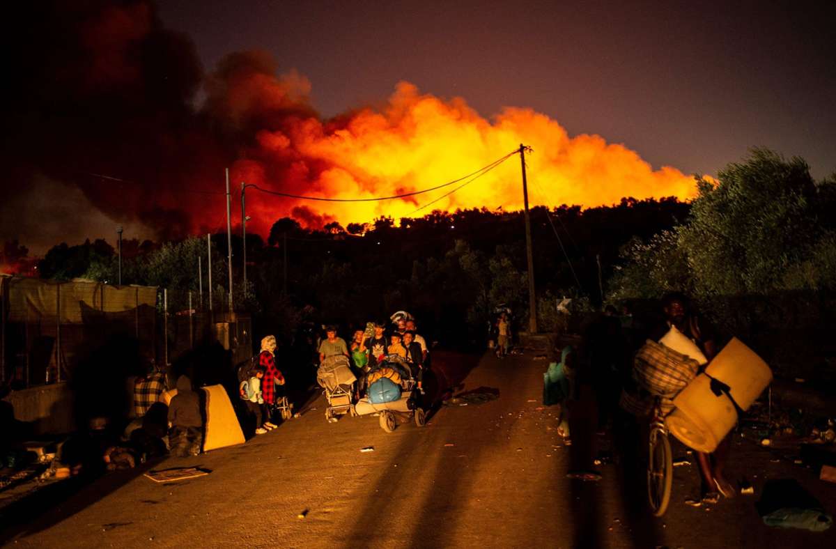 Flüchtlingslager  auf Lesbos: Neuer Brand zerstört weitgehend Reste von Moria