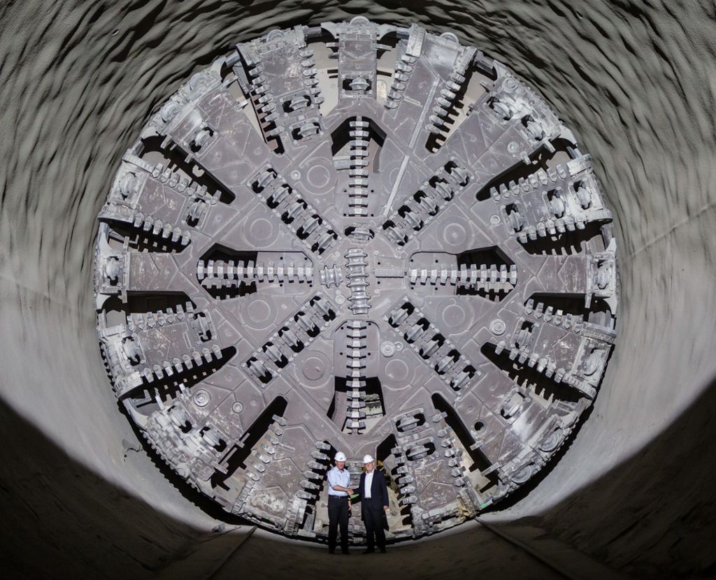 S21-Tunnelbohrer in Stuttgart zu sehen: 2000 Tonnen schweres Gerät wird nahe des Hauptbahnhofs ausgestellt: Hallo, ich bin Suse!