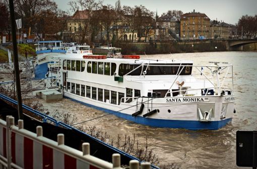 Rund um Stuttgart müssen Schiffe auf dem Neckar derzeit  warten.Foto: Lichtgut/Achim Zweygarth Foto:  