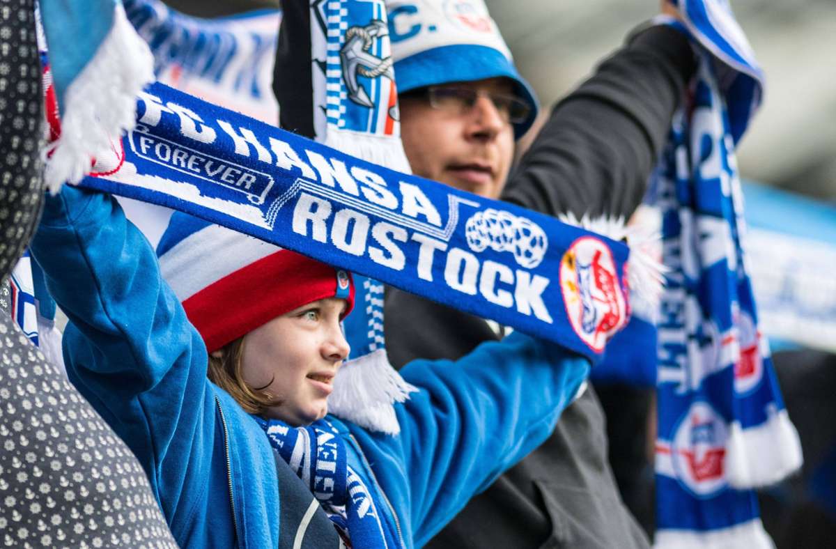 Pilotprojekt bei Drittliga-Spiel: Fans dürfen beim Spiel von Hansa Rostock wieder ins Stadion