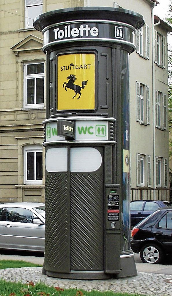 In Stuttgart gibt es 70 öffentliche Toiletten, darunter 27 Säulenanlagen, die von Senioren jedoch nur ungern aufgesucht werden. Foto: Fürstenberger