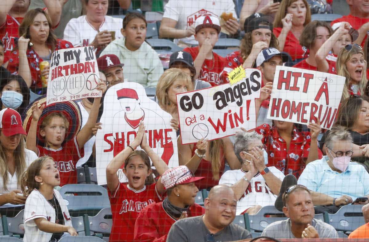 Baseball in Anaheim: Wie sich ein kleiner Fan bei seinem großen Sitznachbarn revanchiert