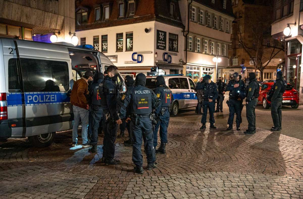 Schussserie in der Region Stuttgart: Haftstrafe:  Mit Maschinenpistole in Shisha-Bar erwischt