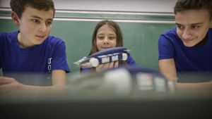 Junge Forscher siegen mit  ihrem Formel-1-Flitzer