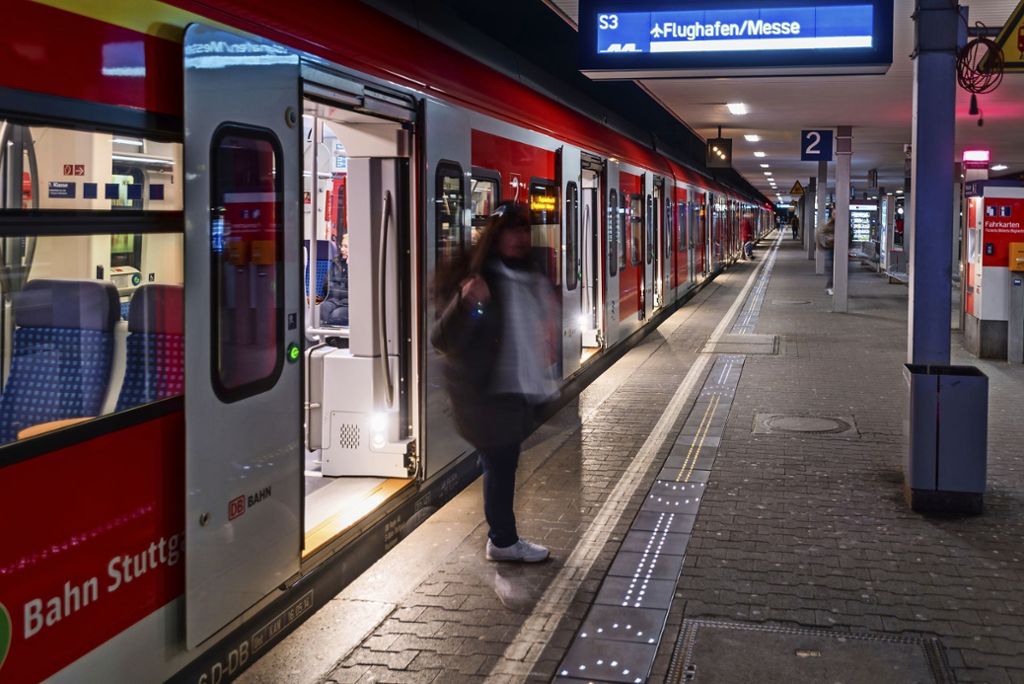 Erkenntnisse zur dynamischen Wegeleitung am Cannstatter Bahnhof: Der leuchtende Bahnsteig