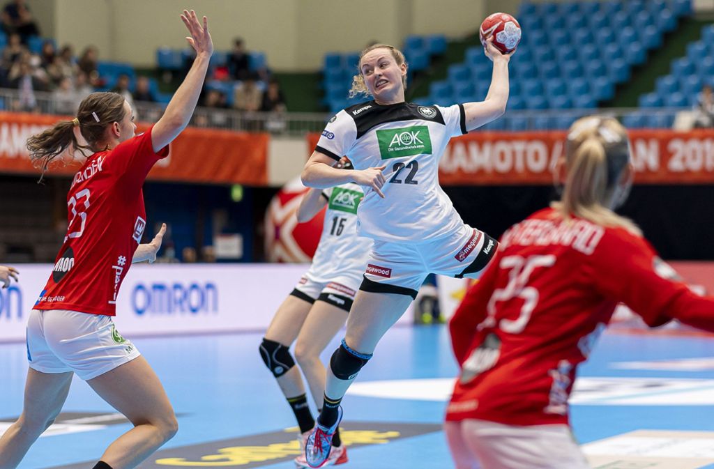 WM in Japan: Deutsche Handballerinnen bezwingen Angstgegner Dänemark