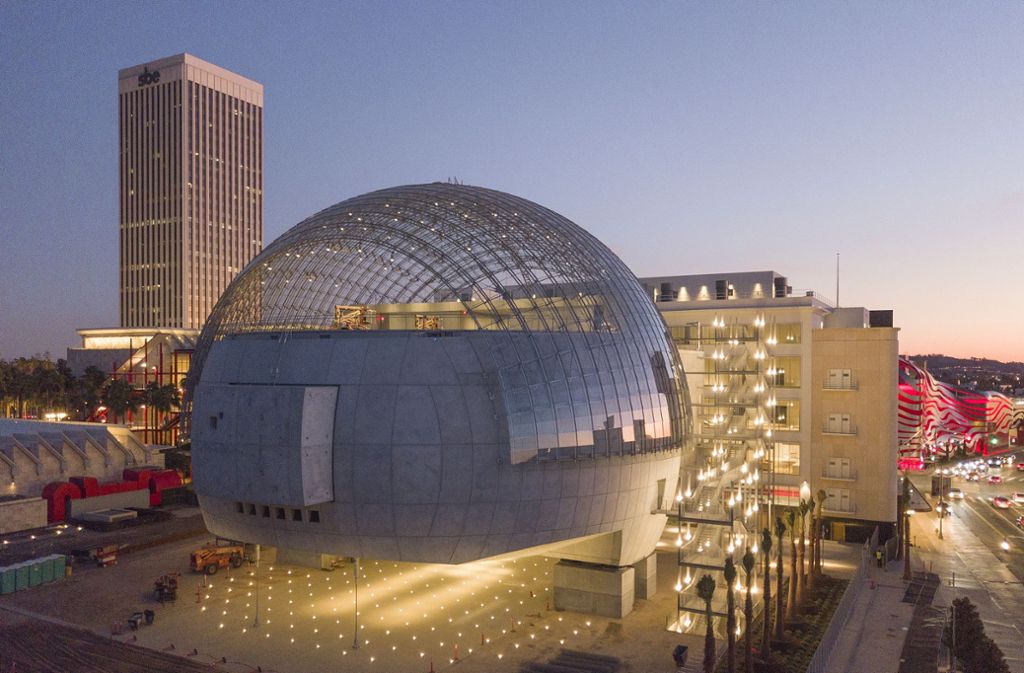 Spacig: Die Glaskuppel des neuen Academy-Museums in Los Angeles haben die Ingenieure von Knippers Helbig aus Stuttgart konstruiert.