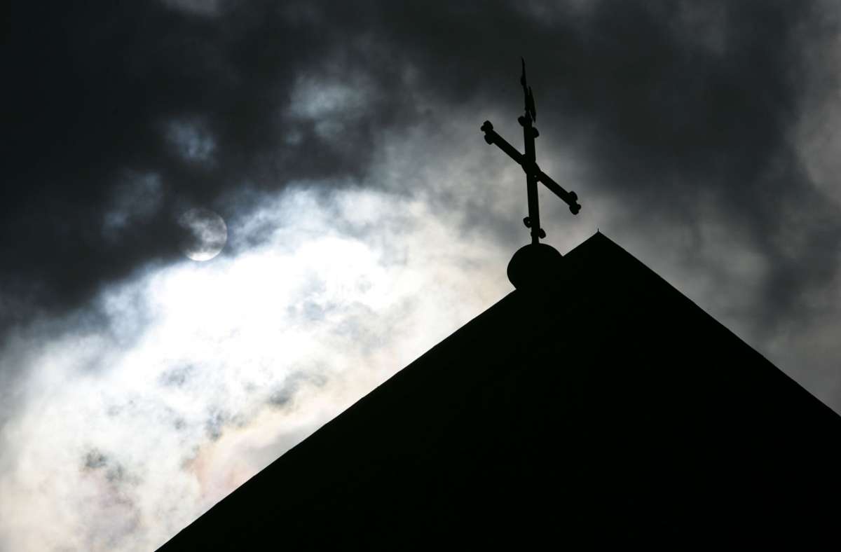 Bistum Augsburg: Schwäbischer Priester wegen Strafermittlungen suspendiert