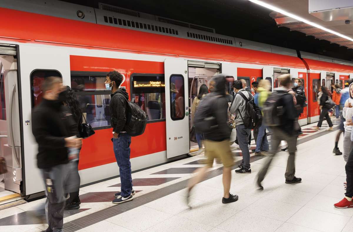 S-Bahnen in Stuttgart: Störung der Oberleitung sorgt stundenlang für Probleme