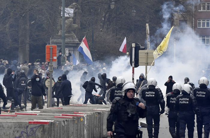 Proteste in Brüssel: Krawalle bei Corona-Demo mit 50 000 Menschen