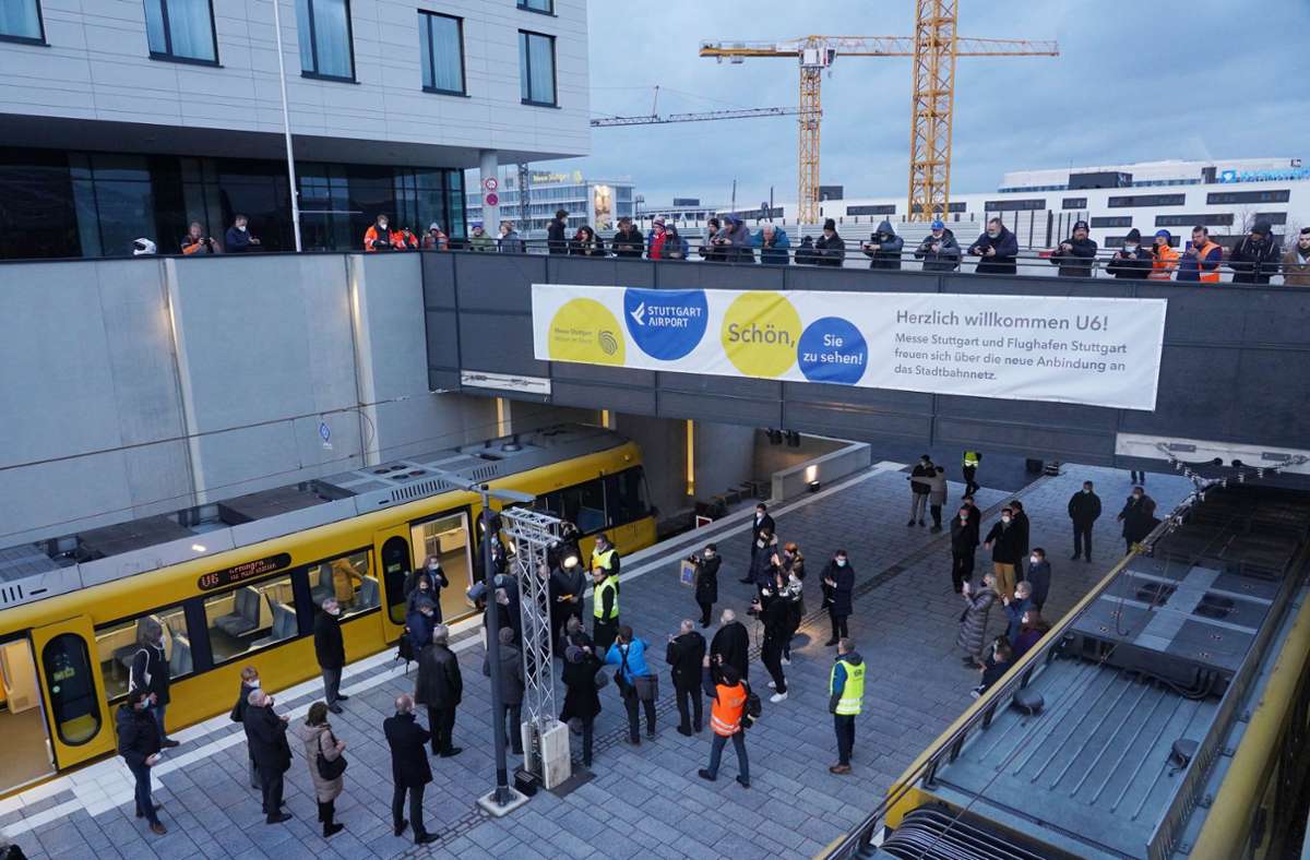 Die offizielle Eröffnung der erweiterten Stadtbahnlinie zum Flughafen Stuttgart