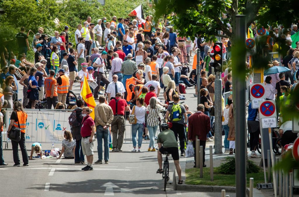 Corona-Proteste in Stuttgart: Stadt will Judenstern nicht dulden