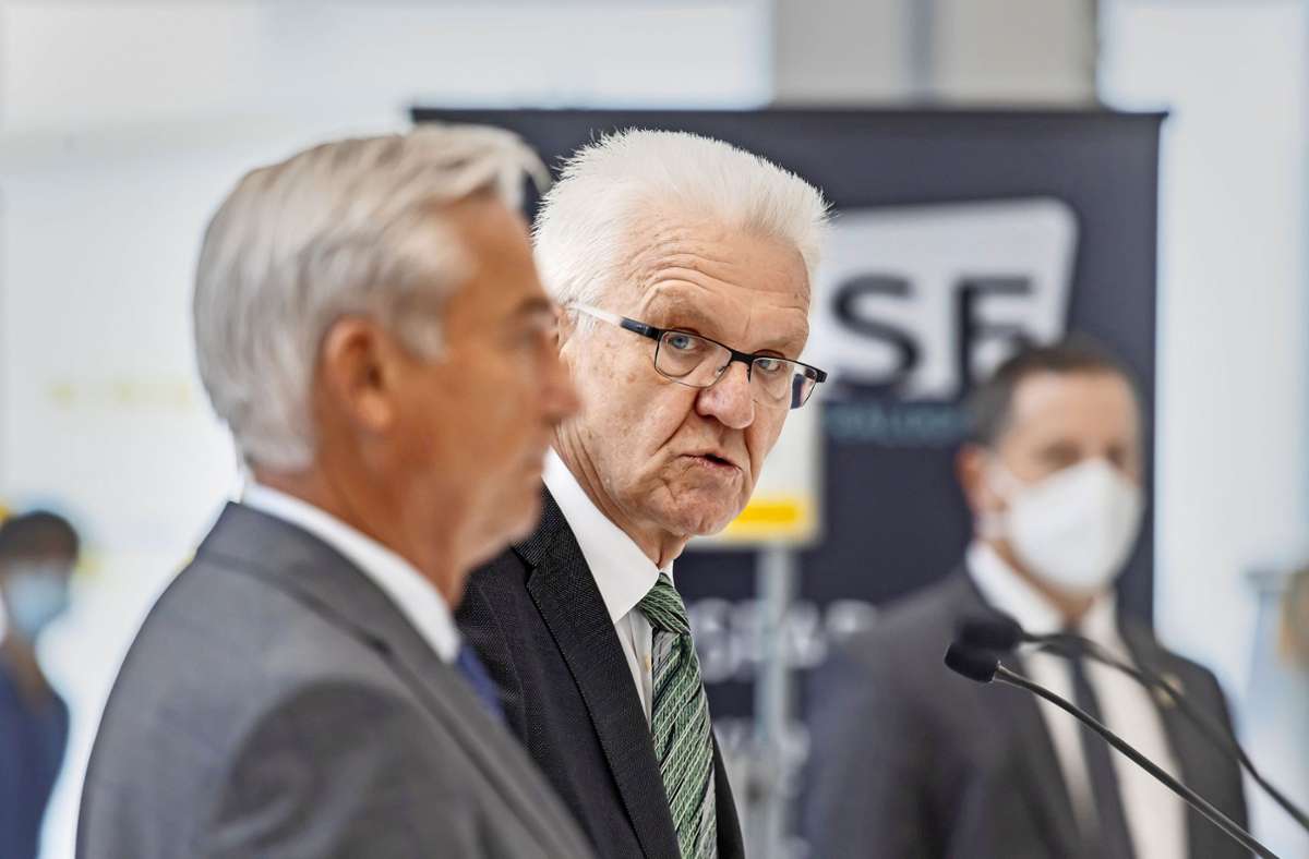 Ermittlungen gegen Innenminister: Kretschmann steht weiter zu Strobl