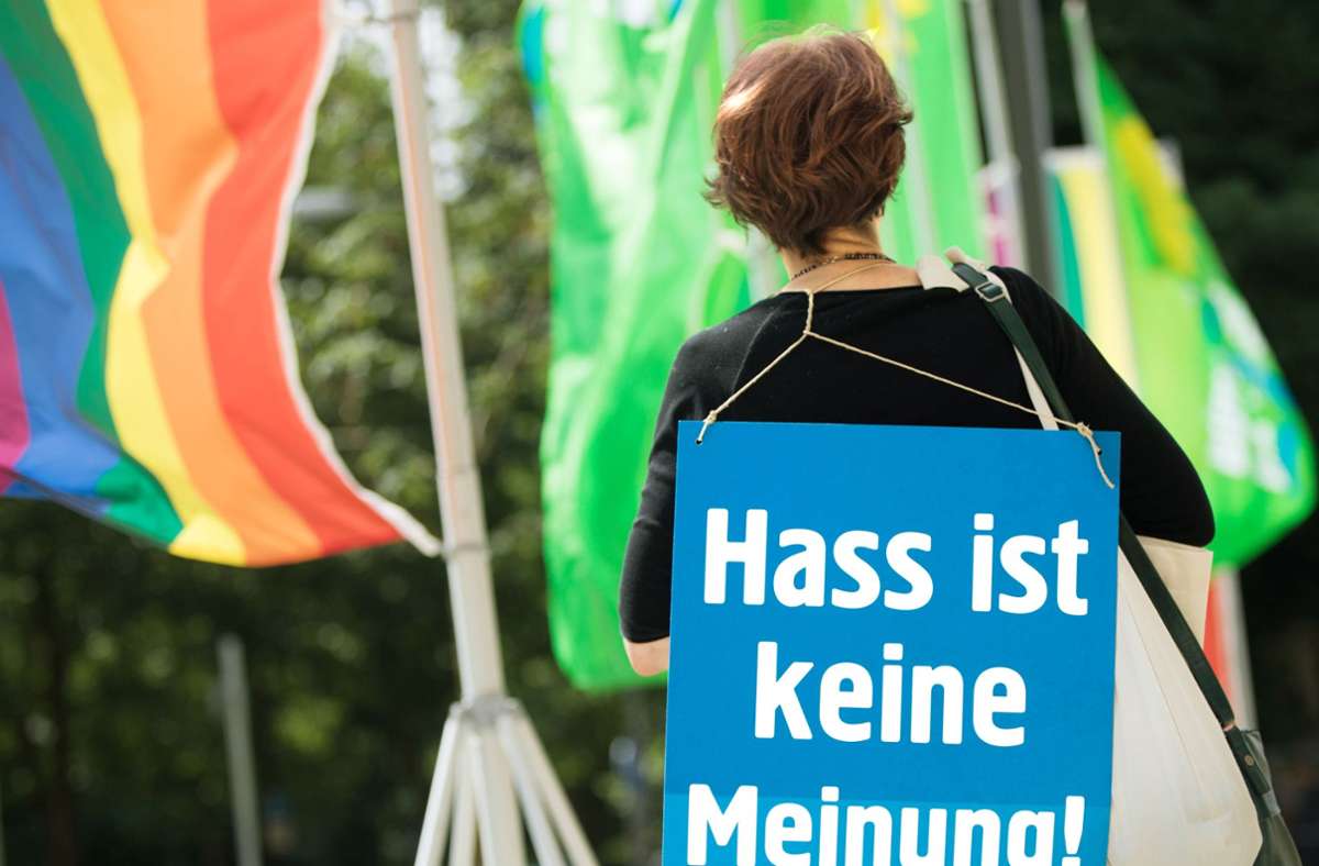 Aufstehen gegen Hass und Hetze ist auch die Devise im Landtag von Baden-Württemberg. Foto: dpa/Frank Rumpenhorst