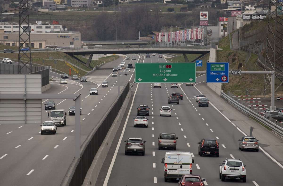 Neue Verkehrsregeln in der Schweiz: Auf der Autobahn rechts vorbei