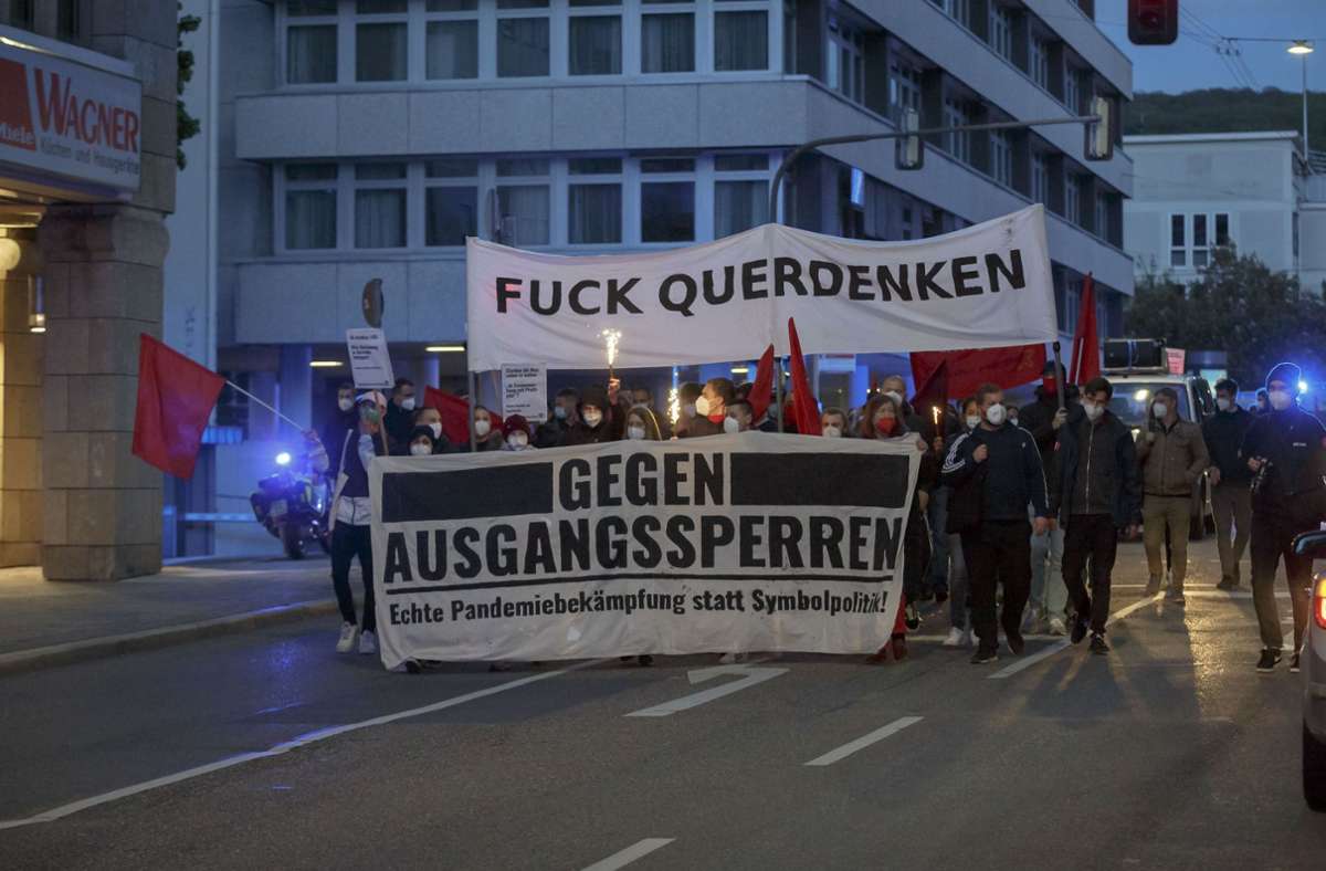 Protestzug zum Stuttgarter Feuersee: Friedliche Demo gegen die Coronamaßnahmen