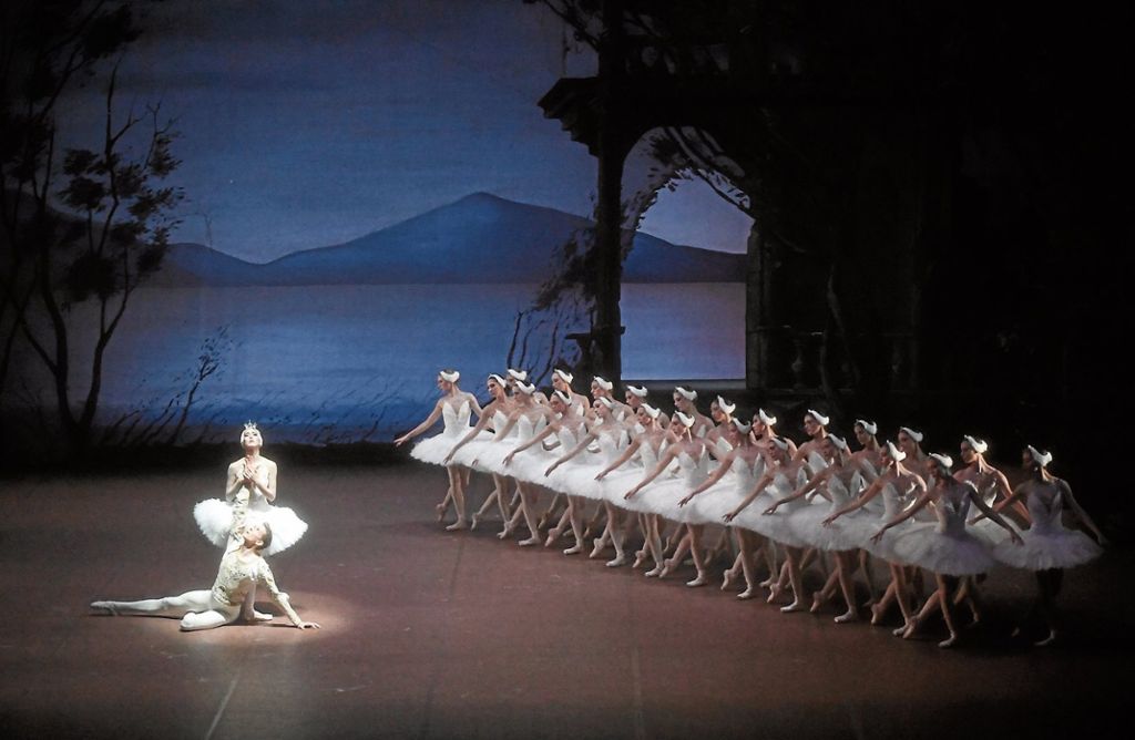 Stuttgart hat eine neue Schwanenprinzessin: Beim Ballett debütiert Ami Morita in John Crankos „Schwanensee“: Pure Verlockung