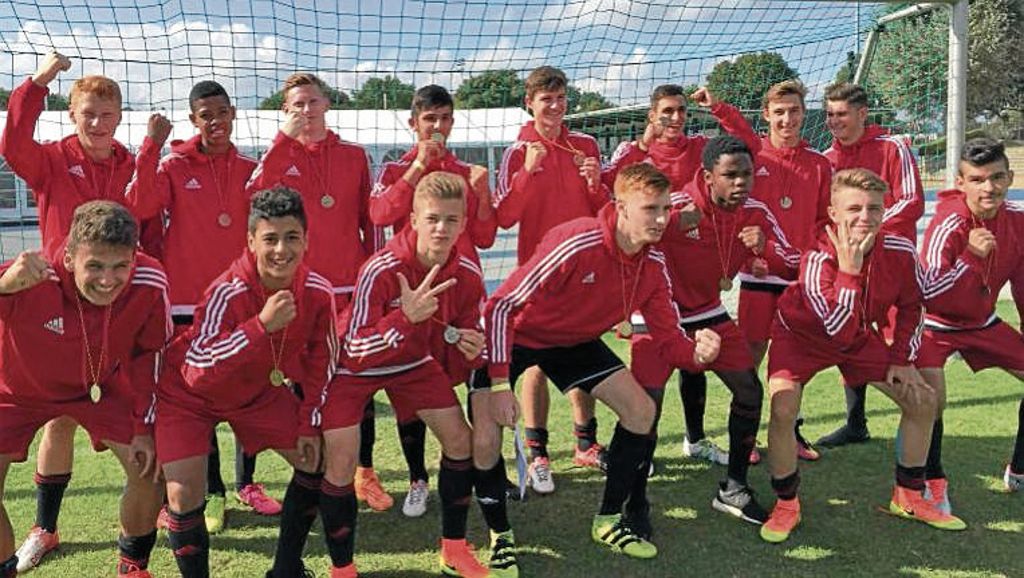 UNTERTüRKHEIM:  Fußballer der Linden-Realschule erkämpfen sich den dritten Platz beim Bundesfinale von „Jugend trainiert für Olympia“: Drittbestes Schülerteam Deutschlands