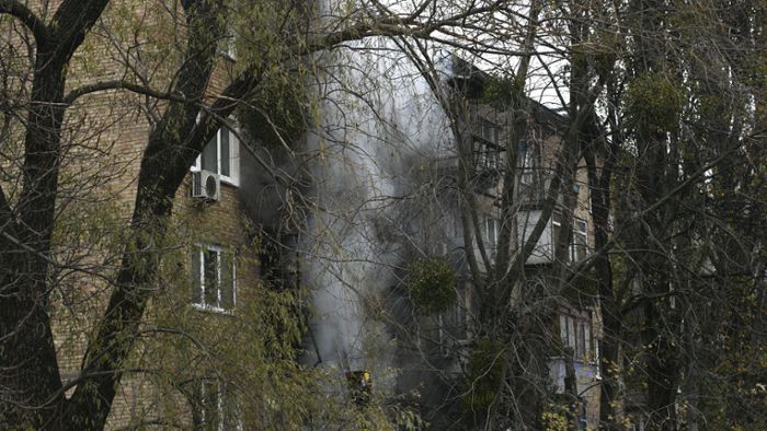 Russische Raketen treffen  Wohnhäuser in Kiew