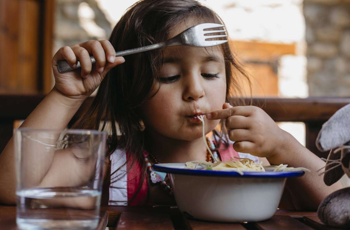 Elternratgeber über Ernährung: „Hilfe, unsere Tochter isst nur Nudeln ohne alles!“