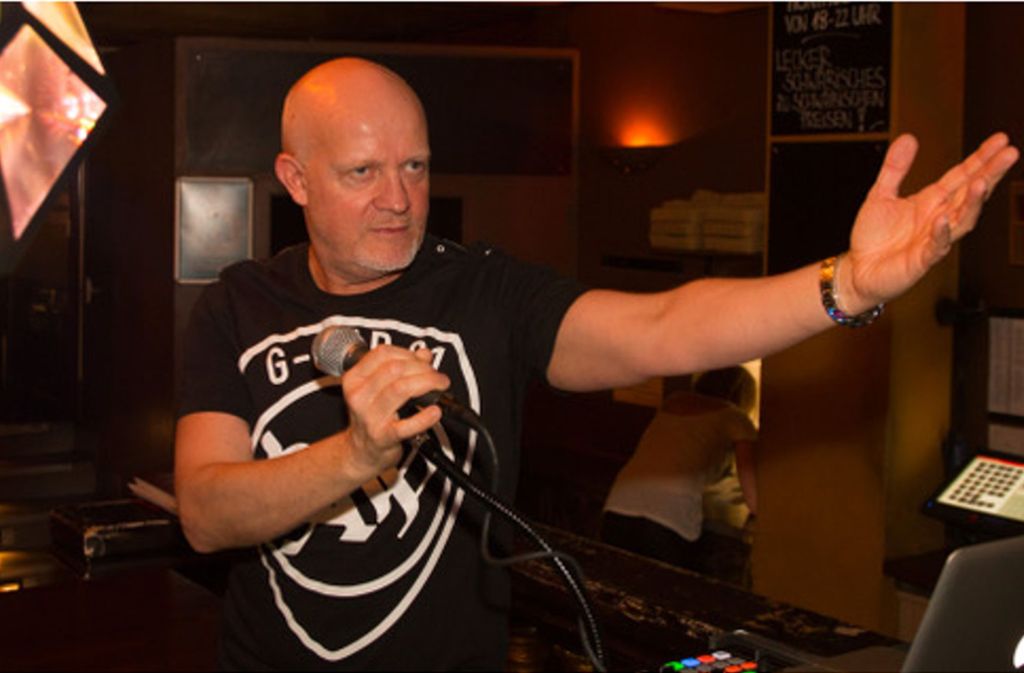 Seit 1982 ist er DJ, seit 1983 Friseurmeister: Andreas Hillemann alias DJ Hille darf sich jetzt auch noch „Deutschlands erster Radiofriseur“ nennen.