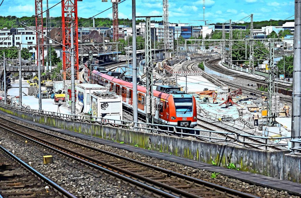 Fahrzeit zwischen Stuttgart und Mannheim soll von 38 auf 30 Minuten verkürzt werden: Stuttgart: Hoffnung auf zwei weitere Gleise