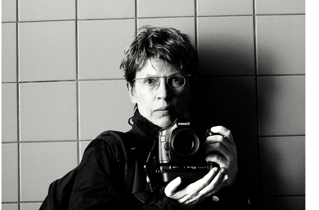 Birgit Kleber (63) hat eine Fotografenausbildung absolviert, wurde Bildredakteurin bei „Courage“, einer feministischen Frauenzeitschrift,  später fotografierte sie lange für den „Berliner Tagesspiegel“.