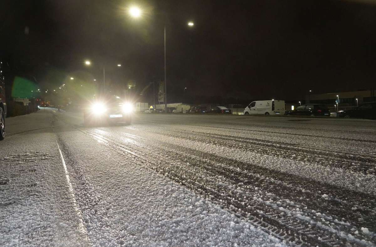 Schnee in Stuttgart: Sturm bringt dem Kessel leichte Schneedecke