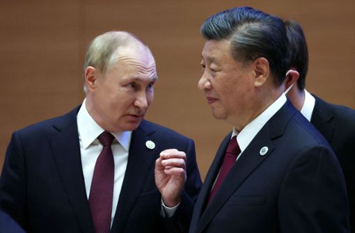 Am 16. September war Chinas Präsident Xi Jinping (re.) noch an der Seite seines russischen Amtskollegen Putin bei einem Gipfeltreffen in Shanghai zu sehen. Foto: AFP/Sergei Bobylyov