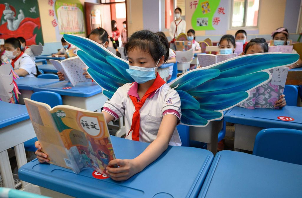 Schule in Coronazeiten: So kreativ halten chinesische Grundschüler Abstand