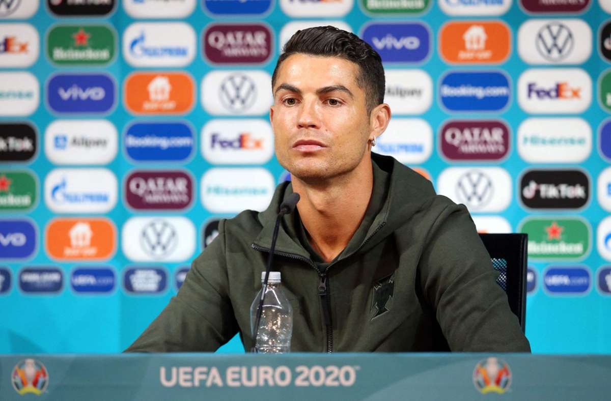 Virales Video bei der EM 2021: Coca Cola? Nicht mit Cristiano Ronaldo
