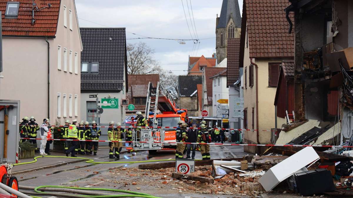 Feuerwehreinsatz in Stuttgart-Vaihingen: Nach Explosion: Stromausfall in Vaihingen