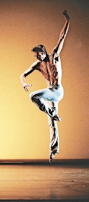 Viele Tänzer in Stuttgart unterstützen ihr Training mit ganzheitlichen Bewegungspraktiken: Konzentration, Ruhe, Kraft
