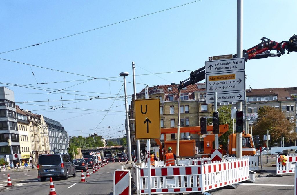 Bad CannstattAm Wilhelmsplatz werden die Signalsteuerungen für den Expressbus optimiert: Am Wilhelmsplatz werden die Signalsteuerungen optimiert