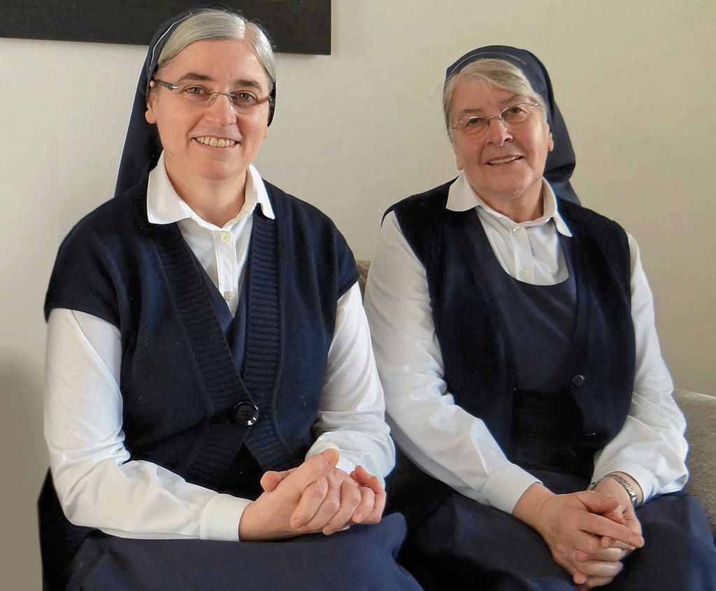Nicola Maria (links) und Mechta sind zwei von noch 50 in Stuttgart lebenden Ordensschwestern. Foto: Katholisches Stadtdekanat