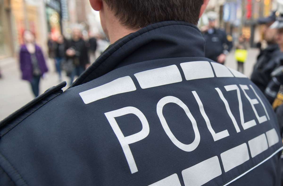 Vorfall in Schweinfurt: Kleinkind erstickt fast an Pfannkuchen - Polizisten als Lebensretter