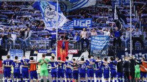 Schalke-Fans in Ekstase –  Relegationsplatz bleibt umkämpft