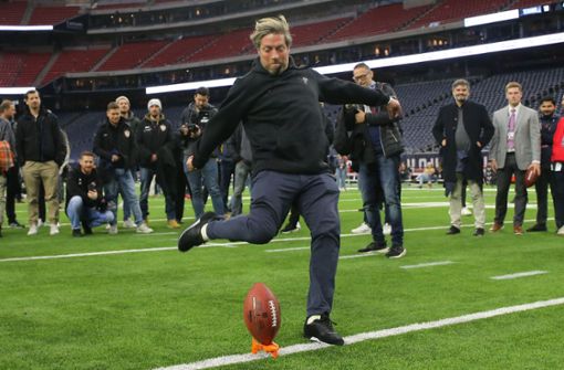 Der VfB-Trainer Michael Wimmer als Kicker bei den Houston Texans. Foto: Baumann/Julia Rahn