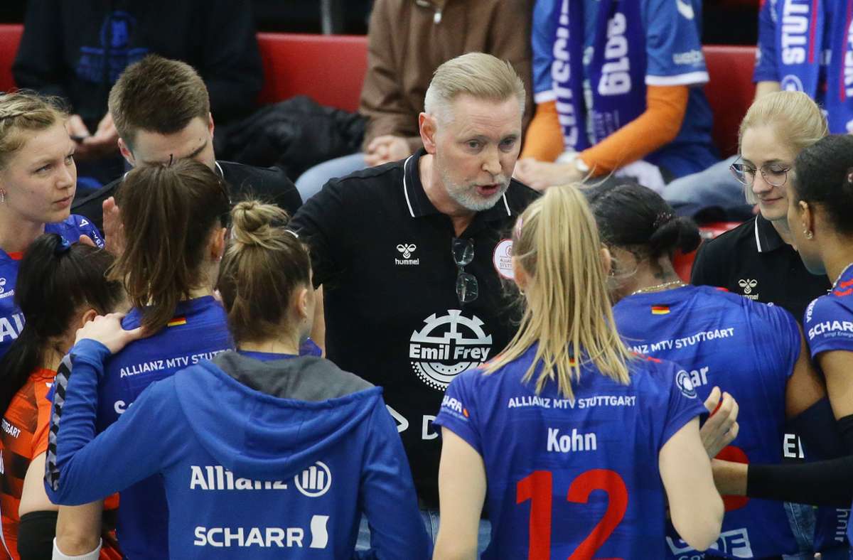 Seine Botschaften kommen an: Tore Aleksandersen bleibt Trainer von Volleyball-Bundesligist Allianz MTV Stuttgart. Foto: Baumann