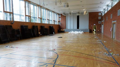 Erst als Flüchtlingsunterkunft wird die Turnhalle Obertürkheim nun als Schulmensa für die Wilhelmsschule Untertürkheim genutzt. Foto: Müller Quelle: Unbekannt