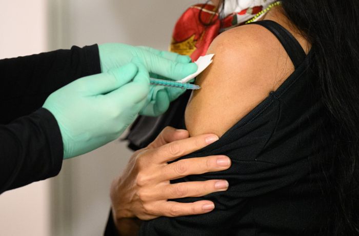 Coronavirus in Deutschland: Gesundheitsminister beraten über mögliche vierte Impfung