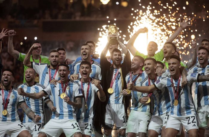 WM-Finale in Katar: Argentiniens Weltmeister drehen Live-Videos von Kabinenfeier