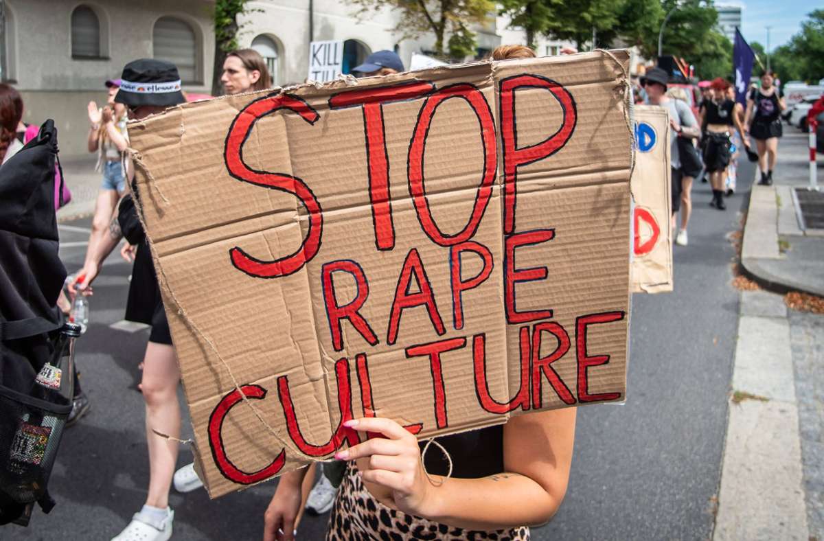 Sexualverbrechen steigen seit #Metoo an: Verbände kritisieren zu wenig Hilfe für   Opfer  von Sexualdelikten